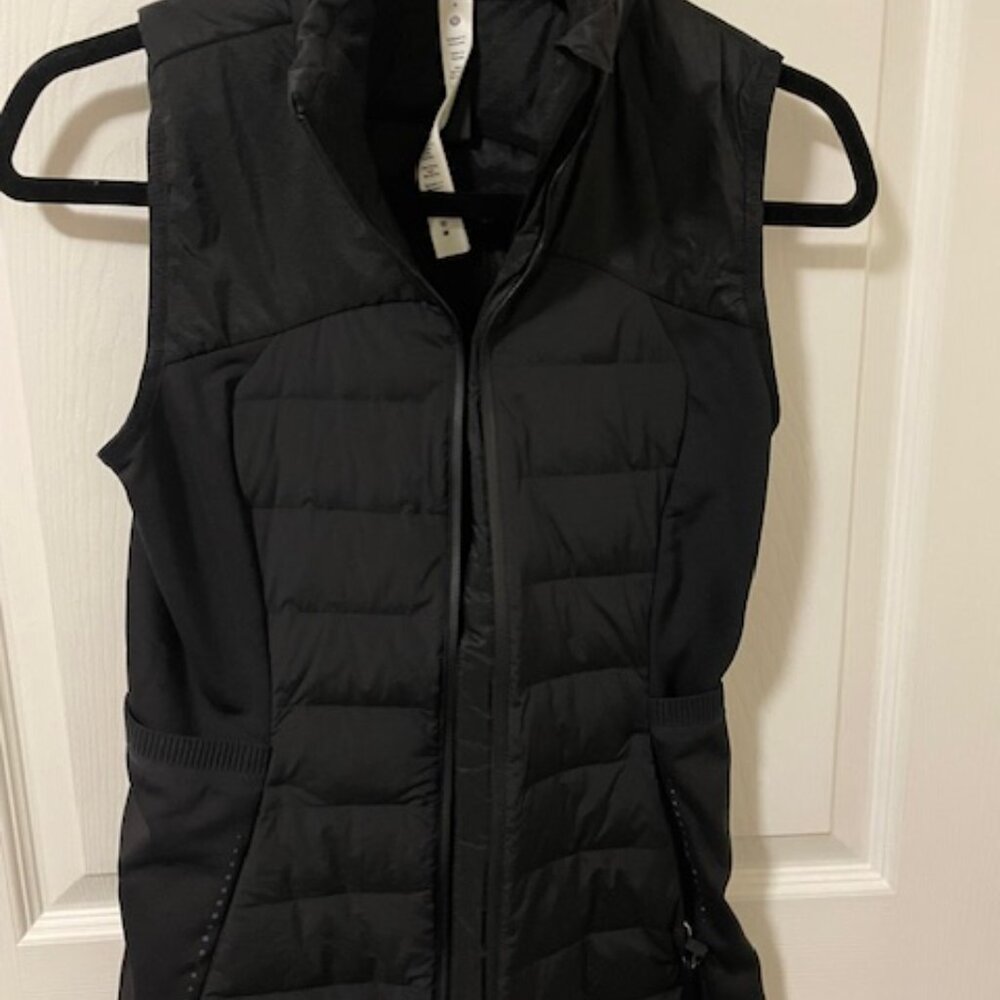 lululemon Women's Down for It All Vest NEW - tags on size 4 BLACK
